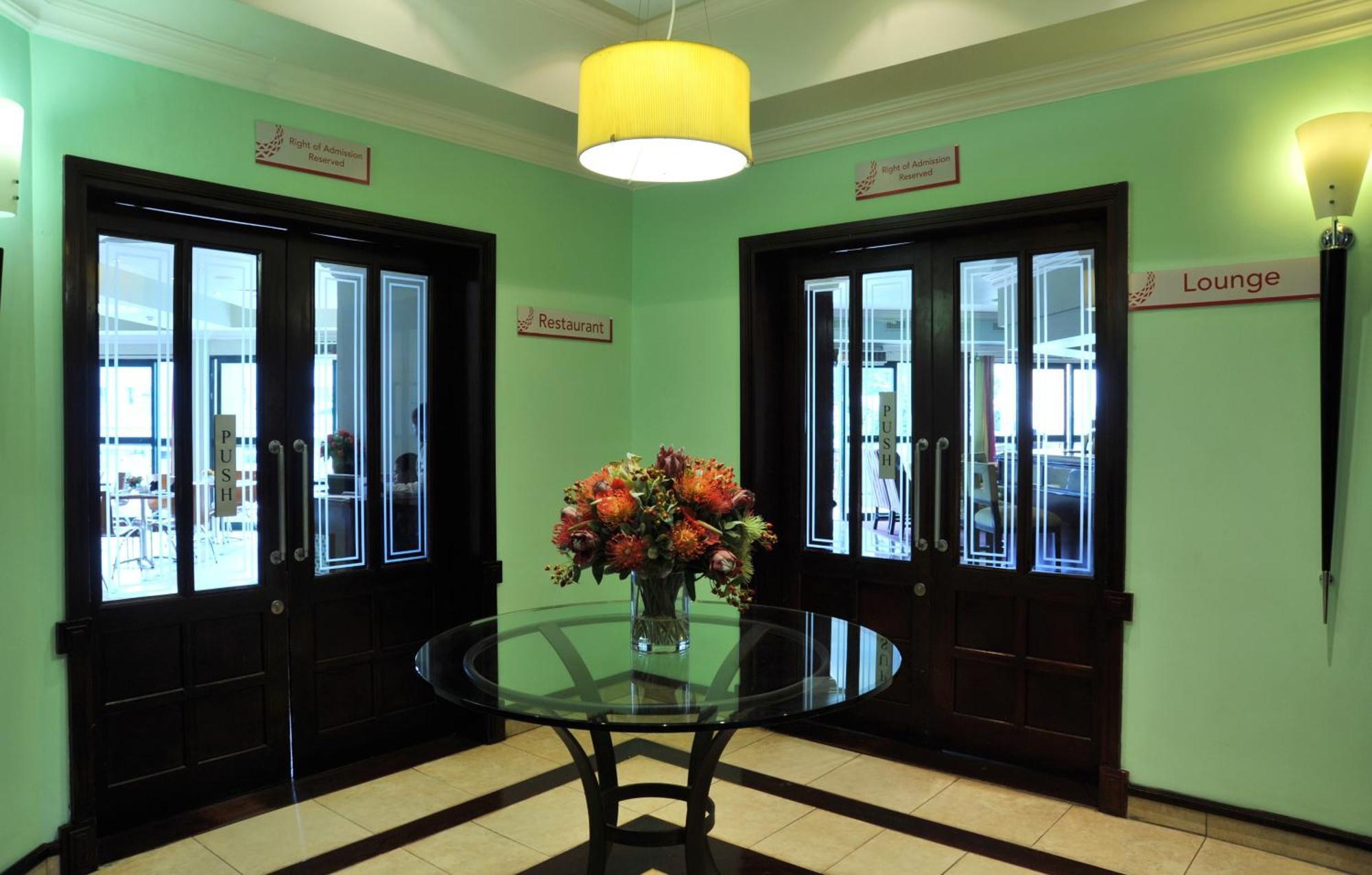 Cresta President Hotel Gaborone Extérieur photo