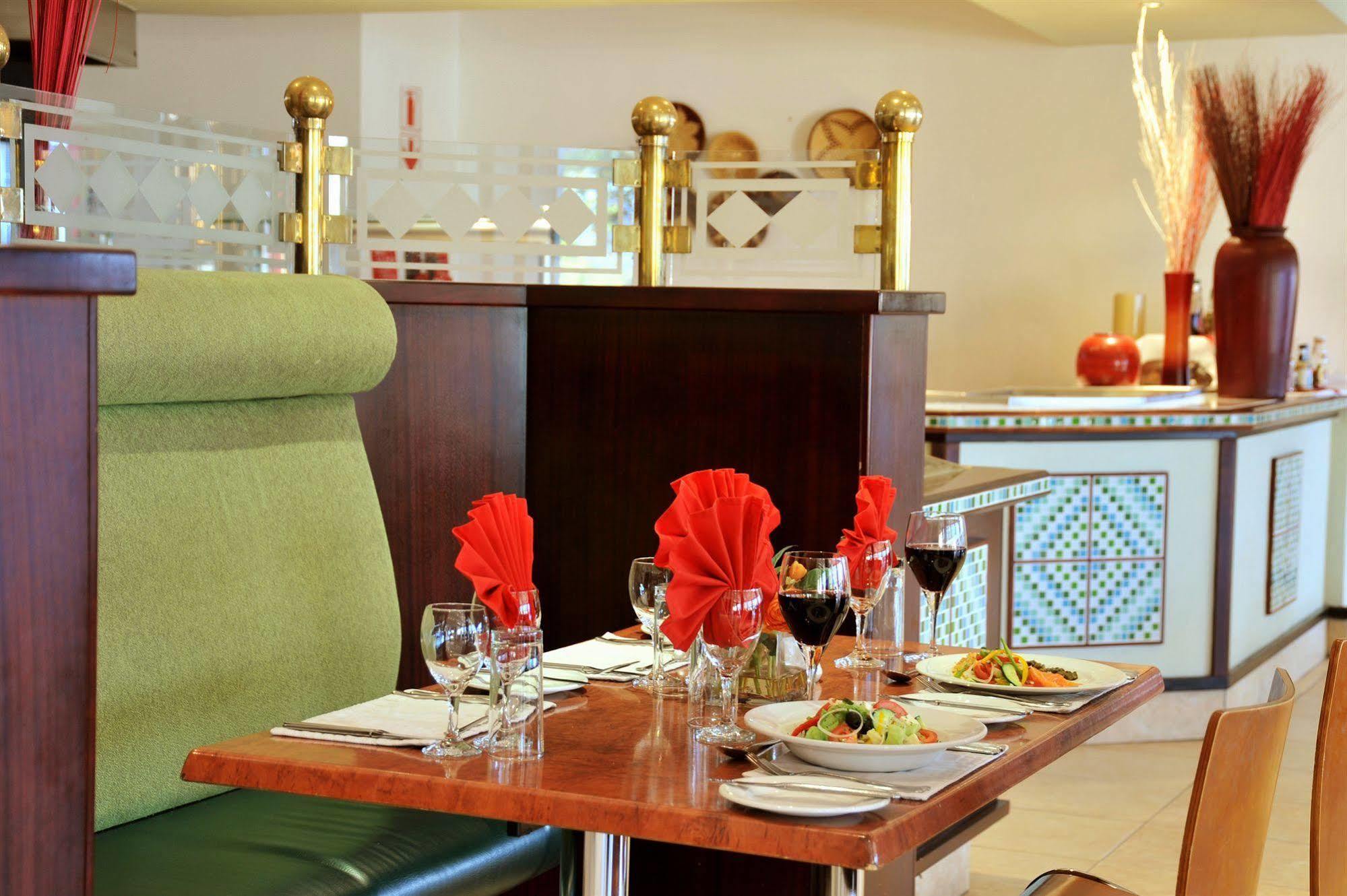 Cresta President Hotel Gaborone Extérieur photo