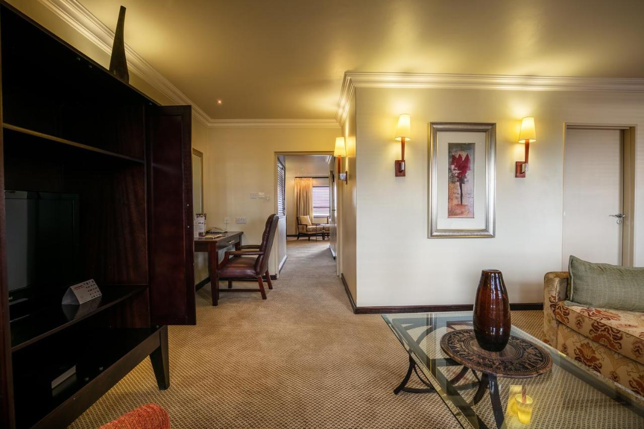 Cresta President Hotel Gaborone Extérieur photo