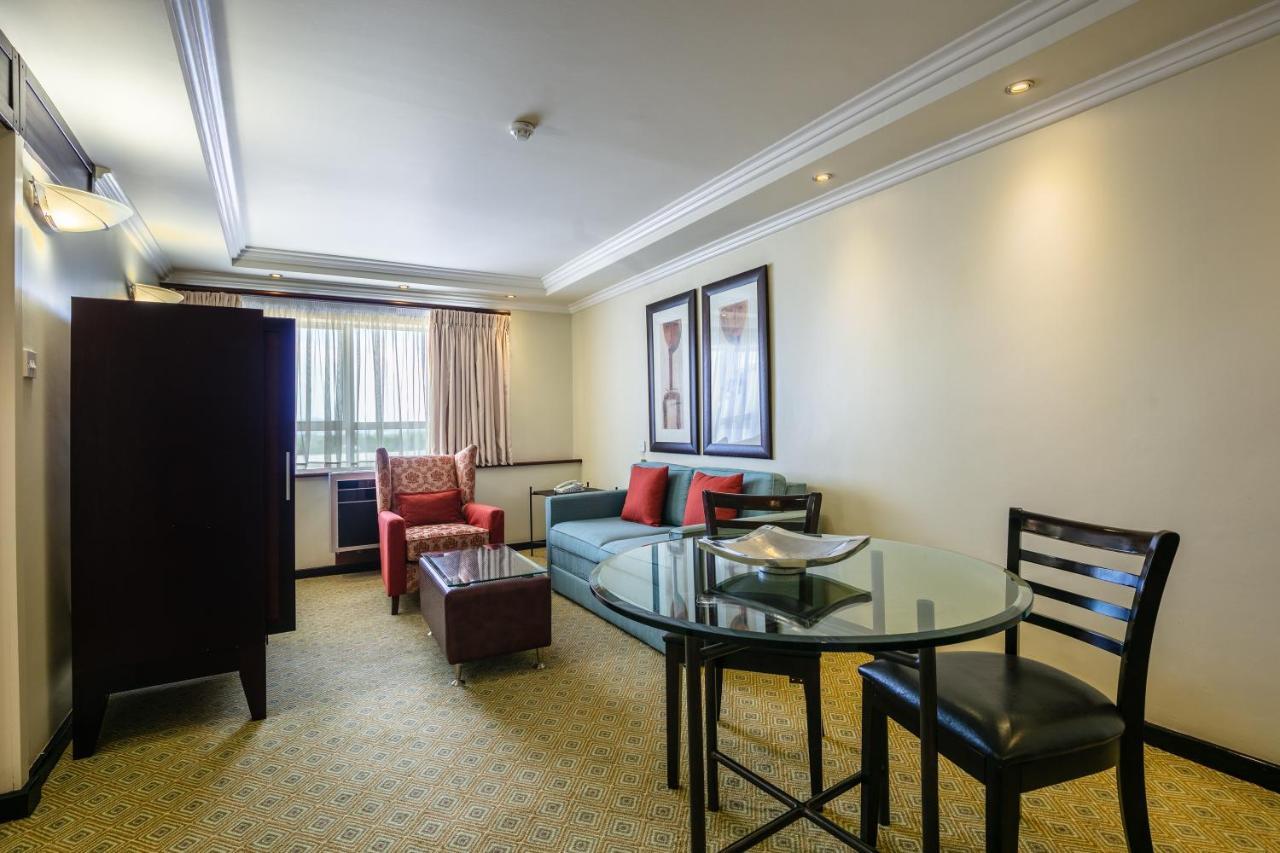 Cresta President Hotel Gaborone Extérieur photo