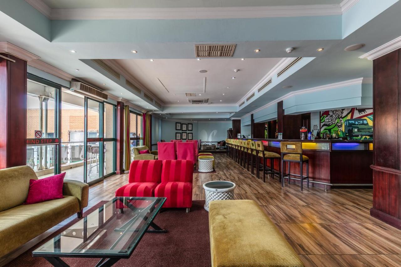 Cresta President Hotel Gaborone Extérieur photo