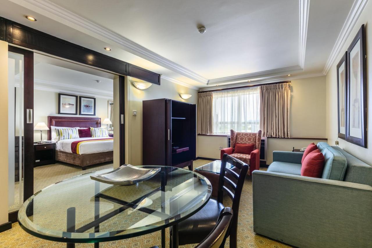 Cresta President Hotel Gaborone Extérieur photo