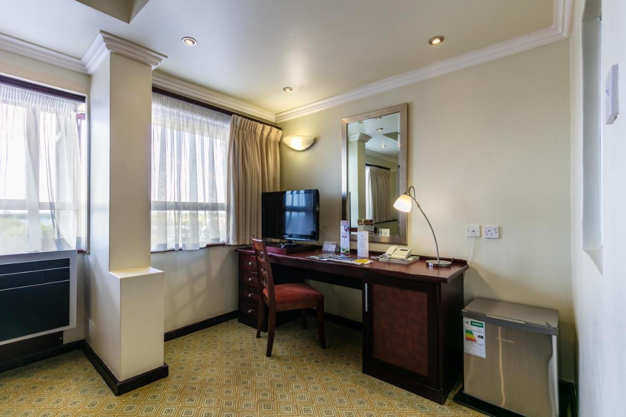Cresta President Hotel Gaborone Extérieur photo