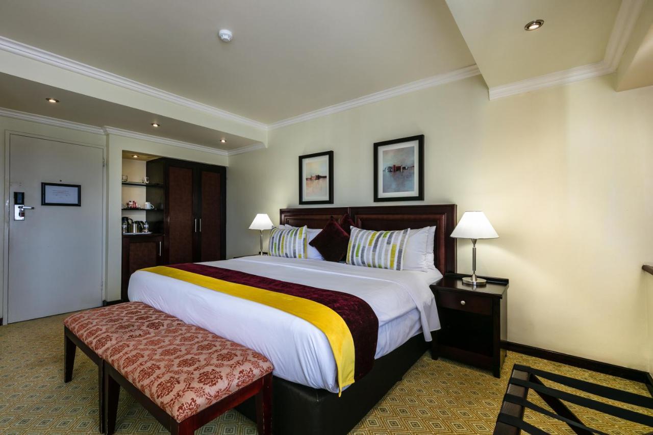 Cresta President Hotel Gaborone Extérieur photo